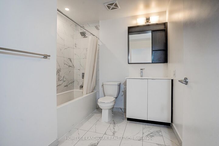 Property Photo: 4065 Confederation Parkway 3208 ON L5B 0L4
