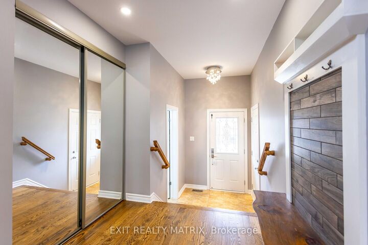 Property Photo: 195 Tapley Place ON K4A 0L2