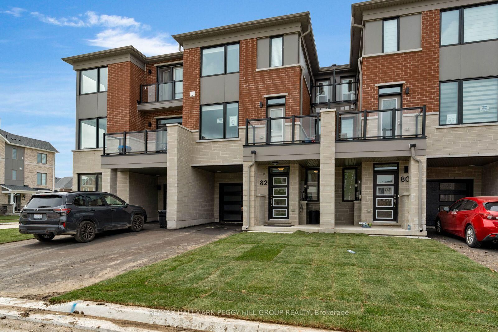 Property Photo:  82 Yorkshire Drive  ON L9J 1B5 
