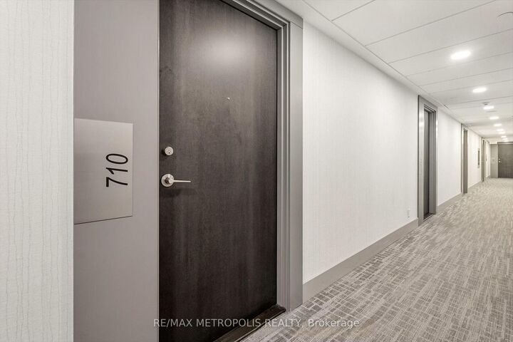 Property Photo:  50 Bruyeres Mews 710  ON M5V 0H8 