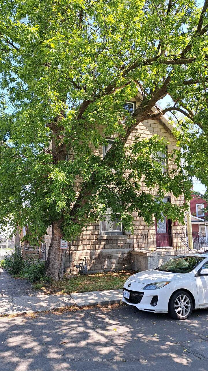 Property Photo: 45 Chestnut Street 1 ON K7K 3X4