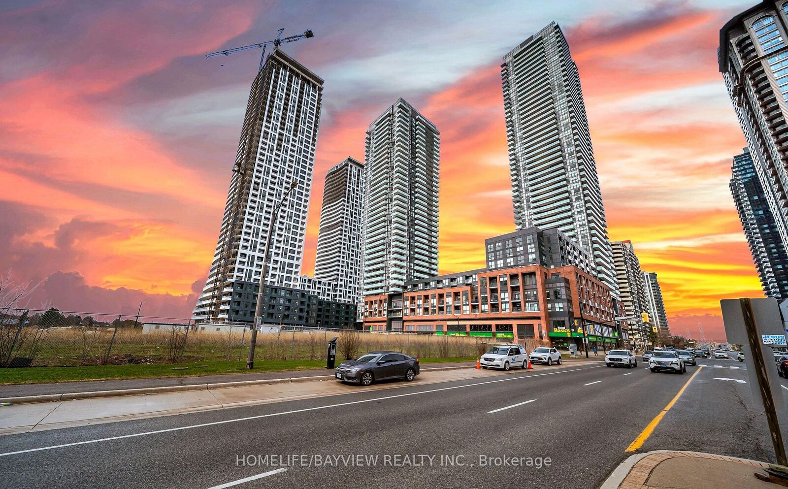 Property Photo:  4130 Parkside Village Drive 2703  ON L5B 0L7 