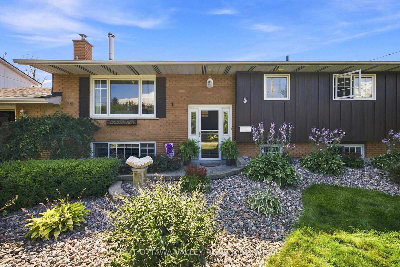 Property Photo: 5 Valley Street ON K8A 8R3