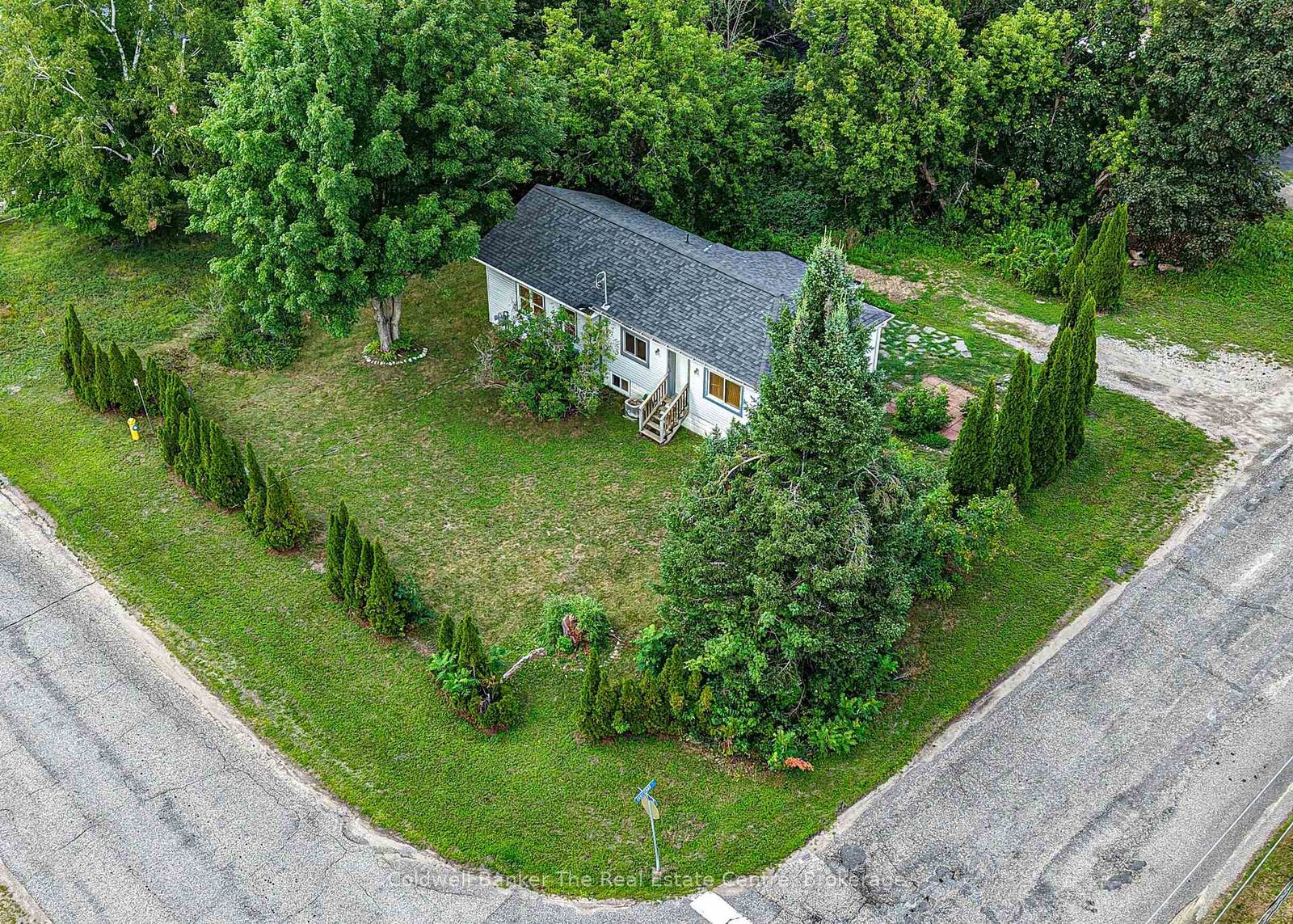 Property Photo: 810 John Street N ON P1P 1E6