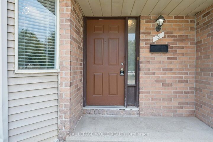 Property Photo:  750 Erinbrook Drive 2  ON N2E 2S7 