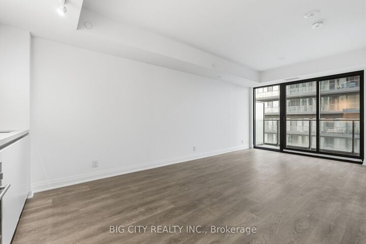Property Photo: 25 Frederick Todd Way 1606 ON M4G 0C9