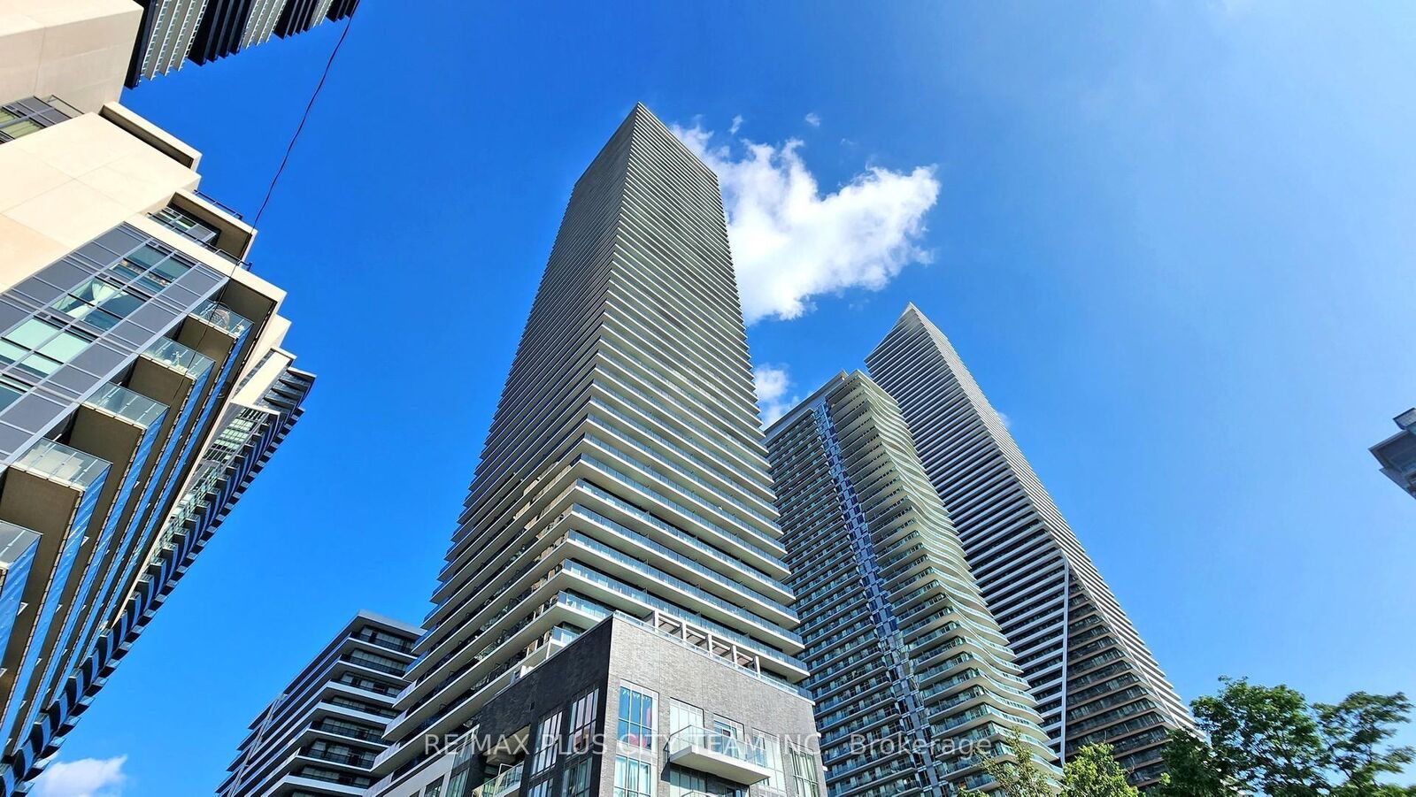 Property Photo: 70 Annie Craig Drive W 205 ON M8V 0G2