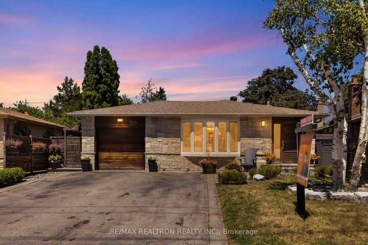 219 Bay Thorn Drive — photo 1
