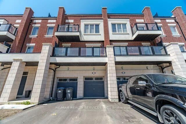 Property Photo: 417 Dougall Avenue 14 ON L7C 4L5