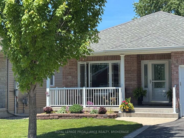 Property Photo: 1094 Crossfield Avenue ON K7P 0G7