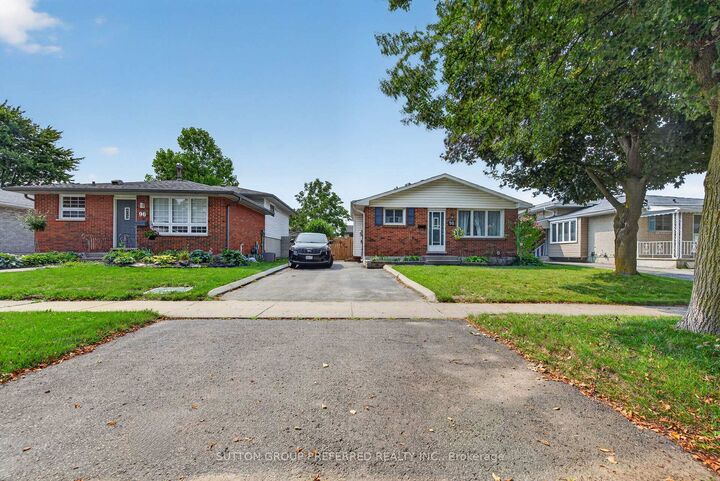 Property Photo: 98 Surrey Crescent ON N6E 1T8
