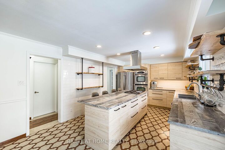 Property Photo: 2123 Gordon Drive ON L5B 1S6