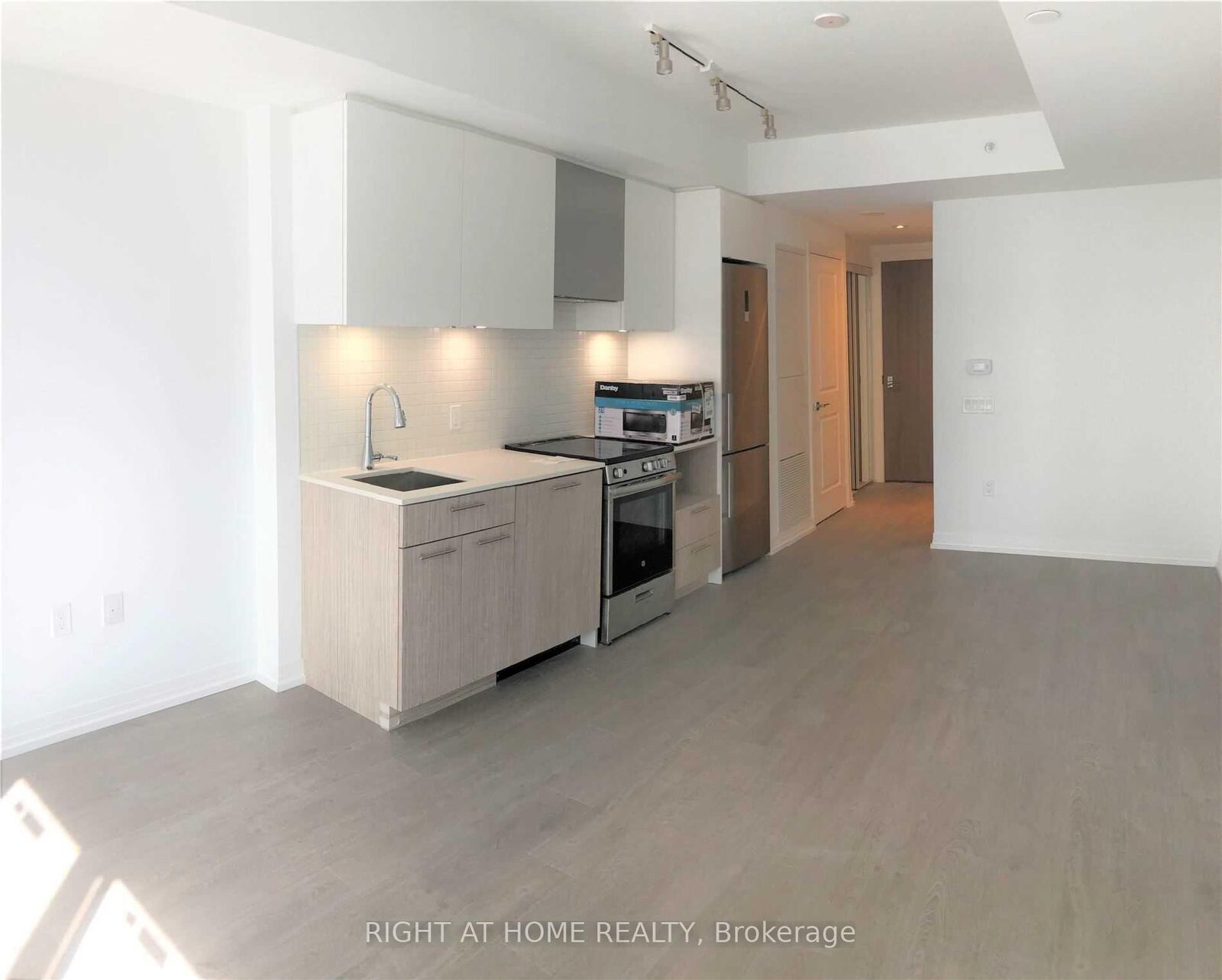 Property Photo: 251 Jarvis Street 2904 ON M5B 0C3