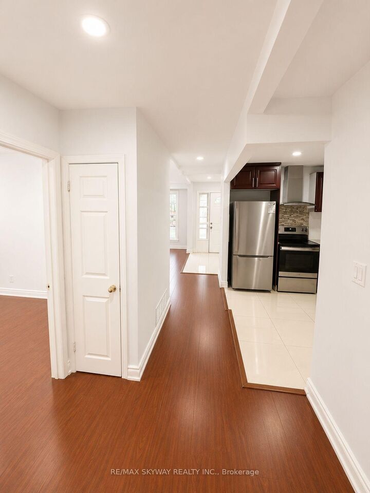 Property Photo:  40 Dorward Drive  ON M9V 2J7 