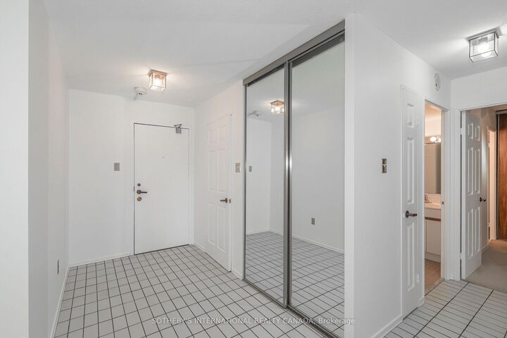 Property Photo: 45 Carlton Street 1707 ON M5B 2H9