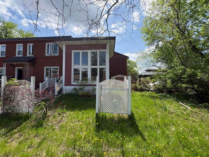 Property Photo: 1222 Dorchester Avenue ON K1Z 8E4