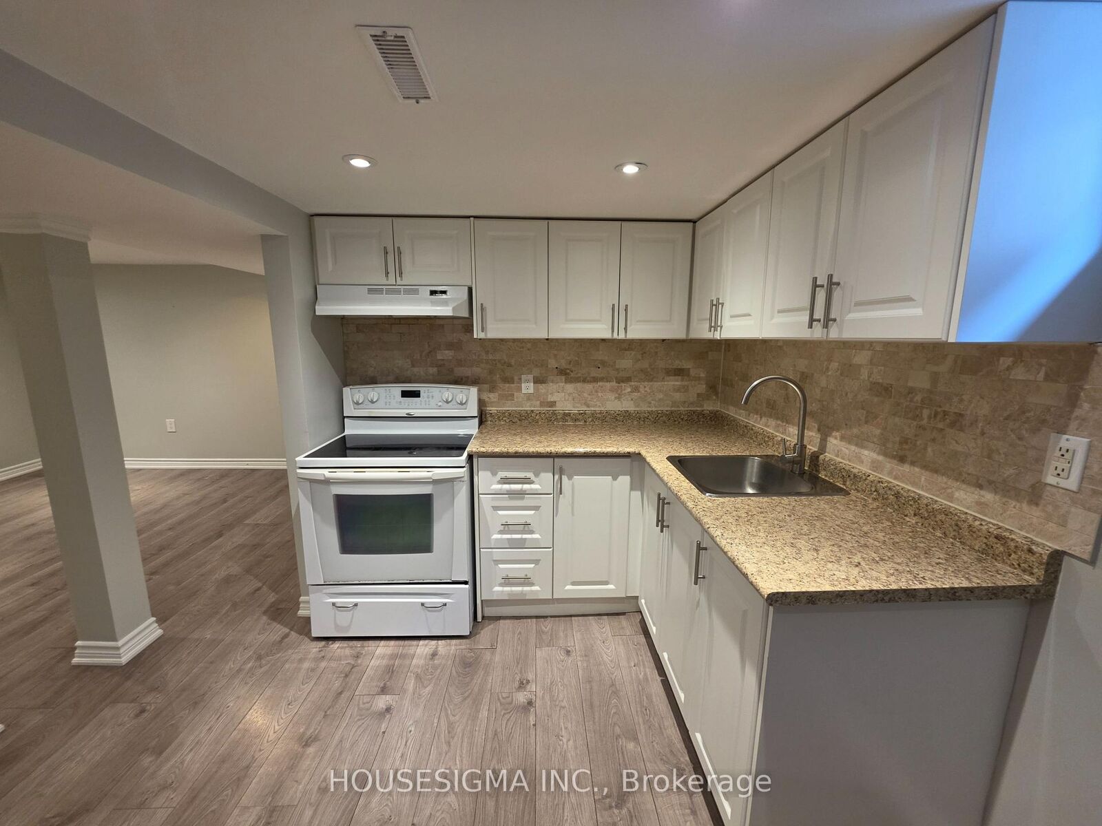 Property Photo:  158 Patterson Street Lower  ON L3Y 4Y8 