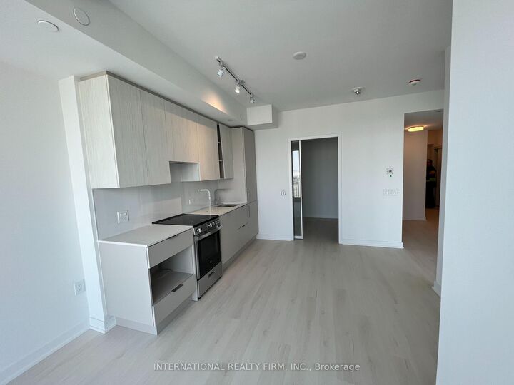 Property Photo:  3900 Confederation Parkway 4002  ON L5B 0M3 