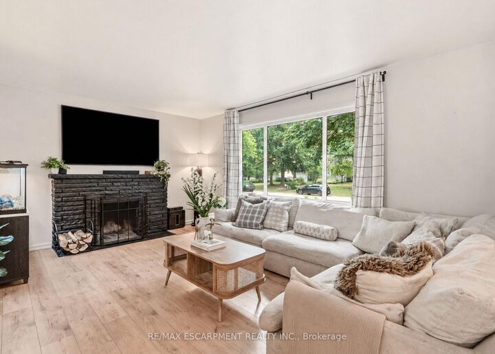 Property Photo: 271 Linden Avenue ON L7L 2P4