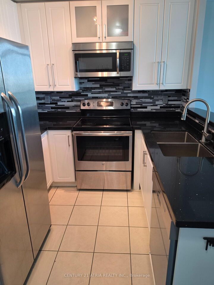 Property Photo: 7 Lorraine Drive 2502 ON M2N 7H2