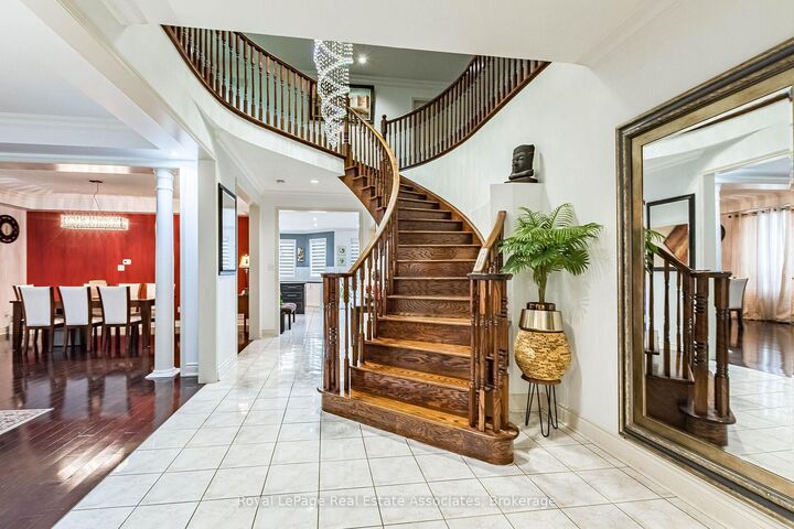 Property Photo: 37 Latania Boulevard ON L6P 1T1