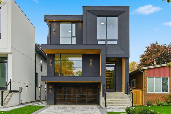 Property Photo: 957 Halliday Avenue ON L5E 1P4