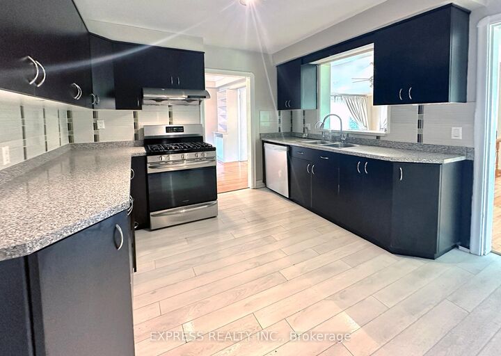 Property Photo: 392 Hollywood Avenue ON M2N 3L5