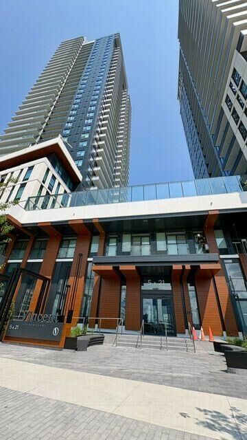 Property Photo: 5 Meadowdale Road 712 ON L4K 0C7