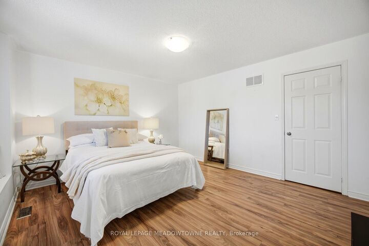 Property Photo: 62 Sugarhill Drive ON L7A 3N2