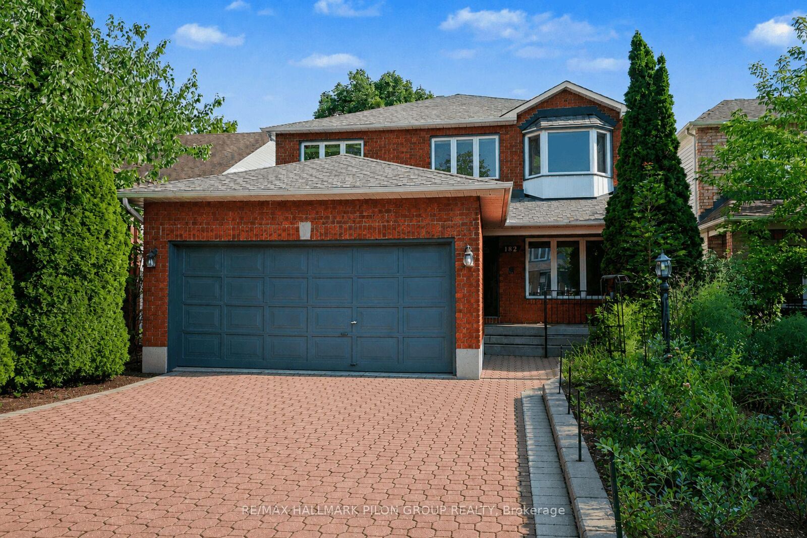 Property Photo:  182 Twyford Street  ON K1V 0V8 
