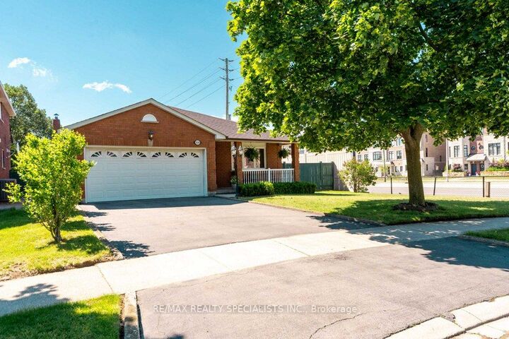 Property Photo: 330 Hickory Circle ON L6H 4T5