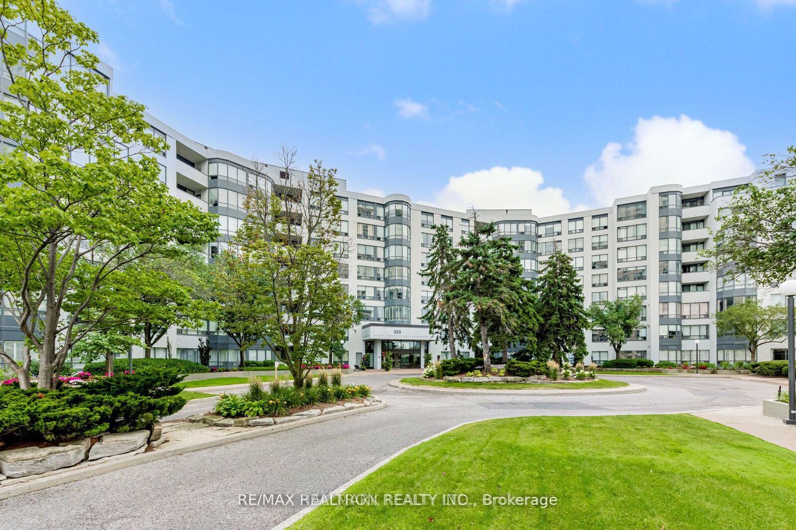 Property Photo: 333 Clark Avenue W 321 ON L4J 7K4