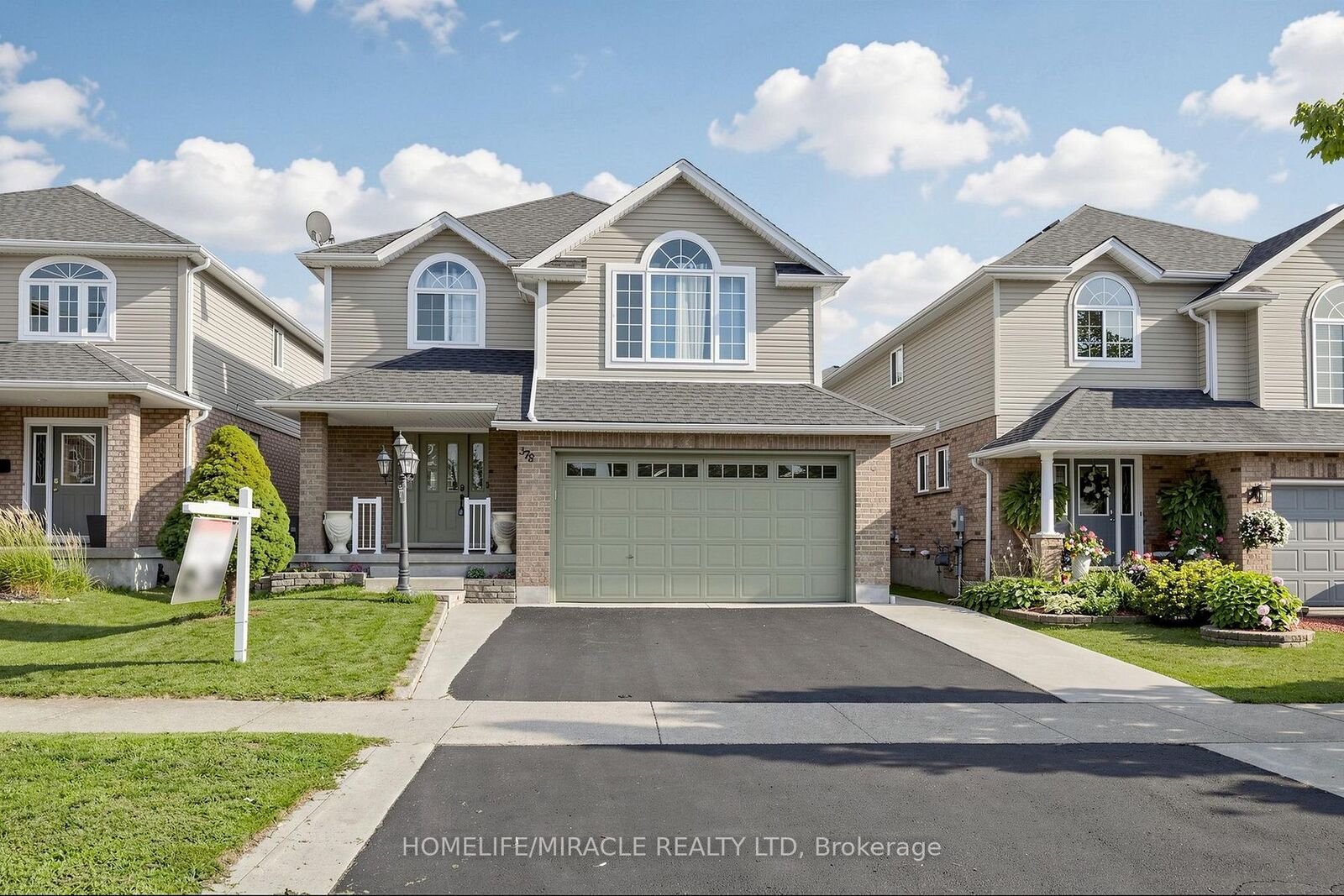 Property Photo: 378 Mountain Laurel Crescent ON N2E 4B7