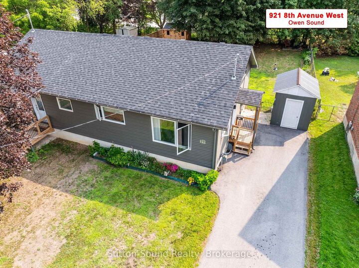 Property Photo:  921 8th Avenue W  ON N4K 5M3 