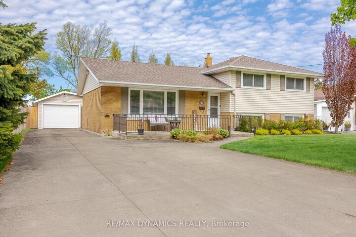 Property Photo: 87 Rochelle Drive ON L2M 6Y7