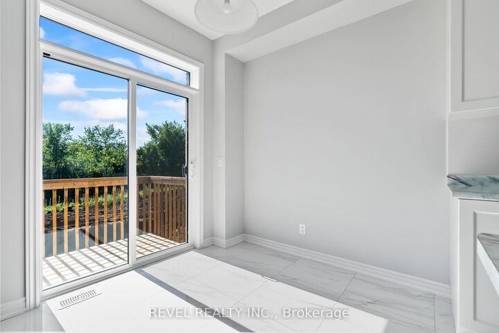 Property Photo:  14 Paradise Way  ON L1R 0R7 