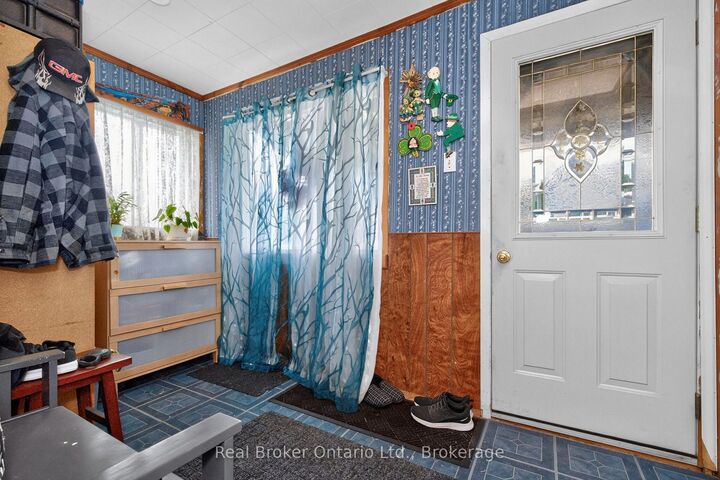 Property Photo:  137 Fourth Street  ON L4R 3S9 