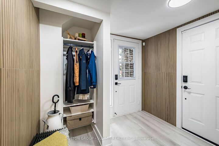 Property Photo: 1270 Gainsborough Drive 1 ON L6H 2L2