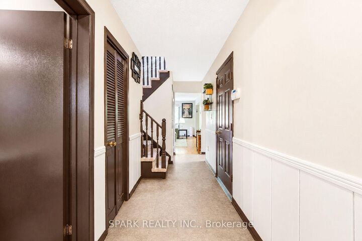 Property Photo: 23 Rannie Court ON L2V 4X2