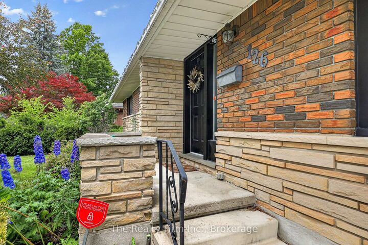 Property Photo:  126 Springbank Avenue N  ON N4S 7P8 