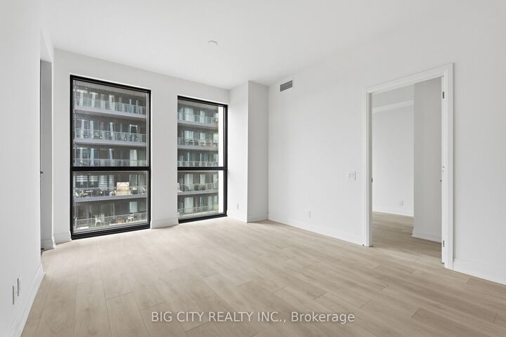 Property Photo:  25 Frederick Todd Way 1004  ON M4G 0C9 