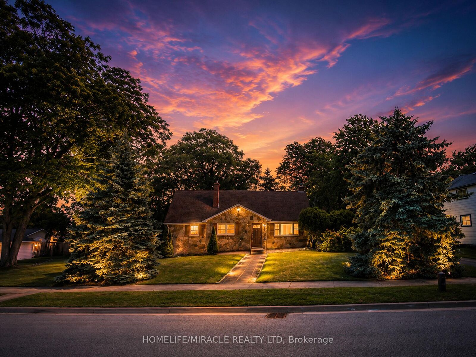 Property Photo:  17 Goderich Street  ON L2A 3M3 