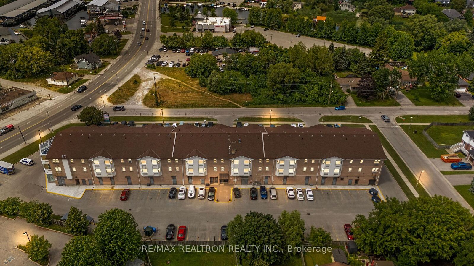 Property Photo: 155 Riverglen Drive 320 ON L4P 3M3