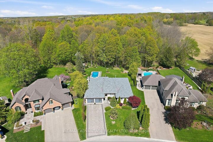 Property Photo: 28 Wynfield Lane ON N6H 5L2