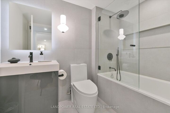 Property Photo: 18 Kenaston Gardens 503 ON M2K 1G8