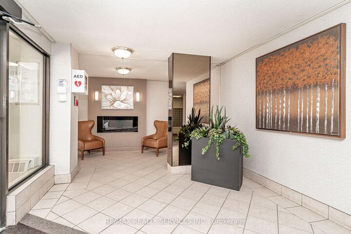 Property Photo:  18 Knightsbridge Road 2102  ON L6T 3X5 