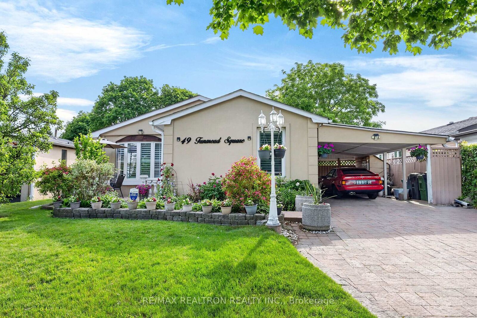 Property Photo: 49 Tunmead Square ON M1B 1X1