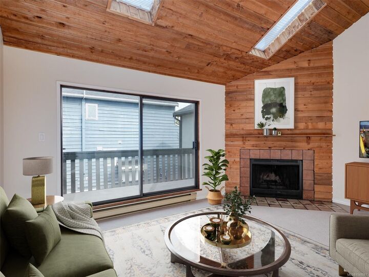 Property Photo: 111 Michigan St BC V8V 1R2