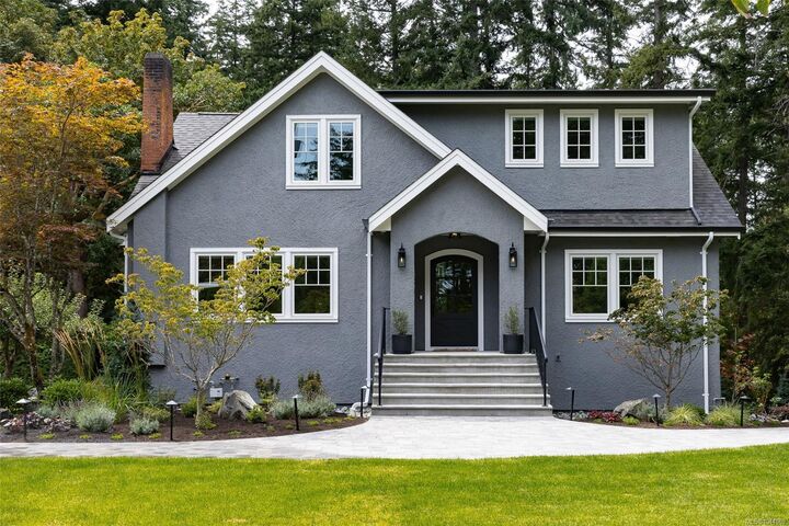 Property Photo: 2535 Queenswood Dr BC V8N 1X4