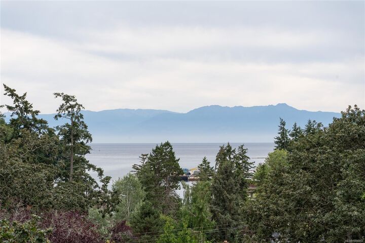 Property Photo: 253/255 Heddle Ave BC V9B 1T9
